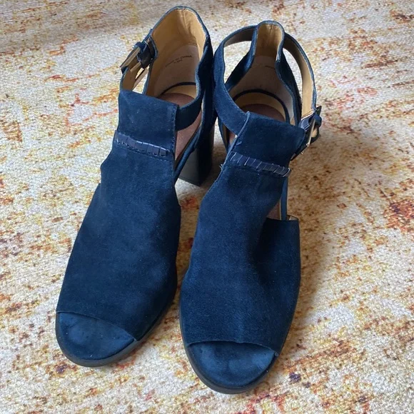 JACK ROGERS - Picture 3 of 4